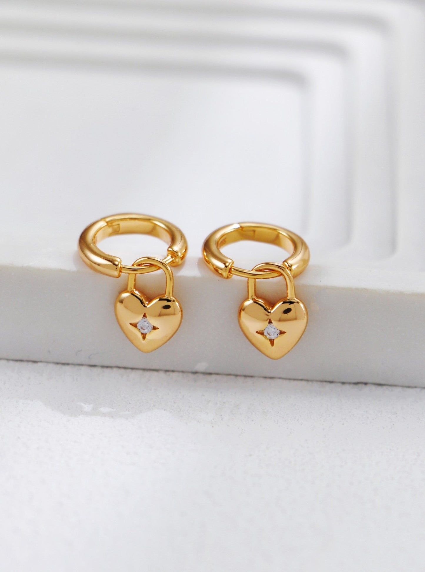 Heart-shaped Zirconia Earrings-3