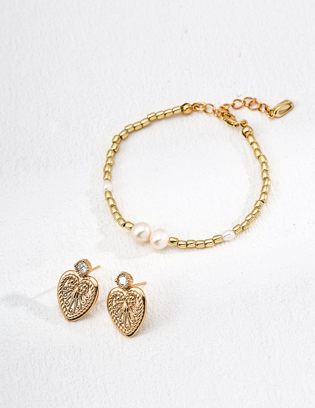 Heart Vintage-Inspired Zirconia Earrings-3